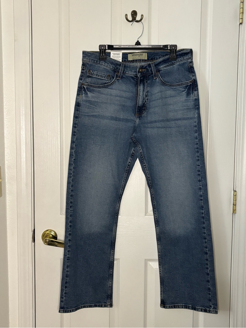 Wrangler Men's Straight Leg Jeans in Faded Indigo